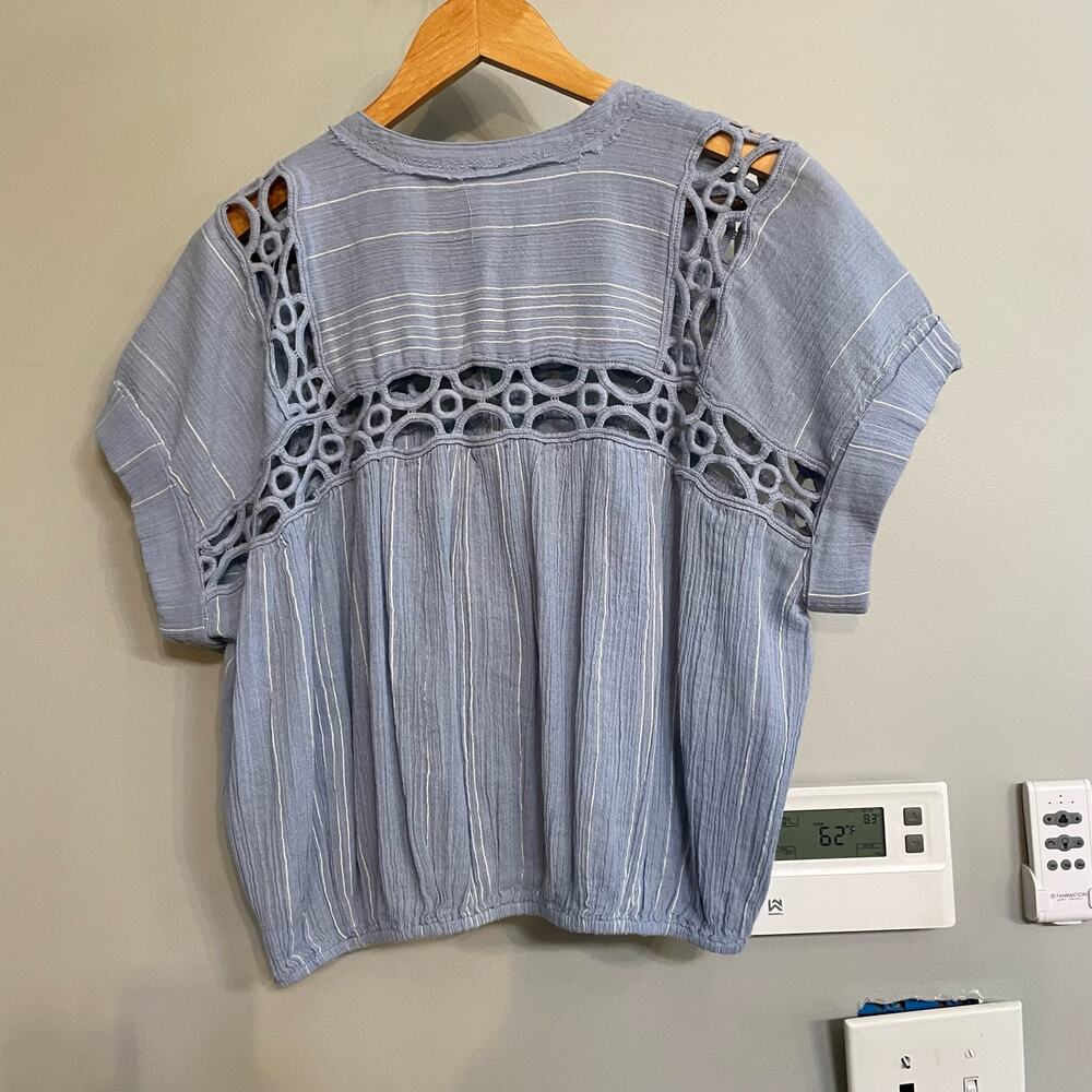 Free‎ People Top Cedar Striped Lace Trim Pullover Sz L Blue Cutouts Cropped - Picture 2 of 8